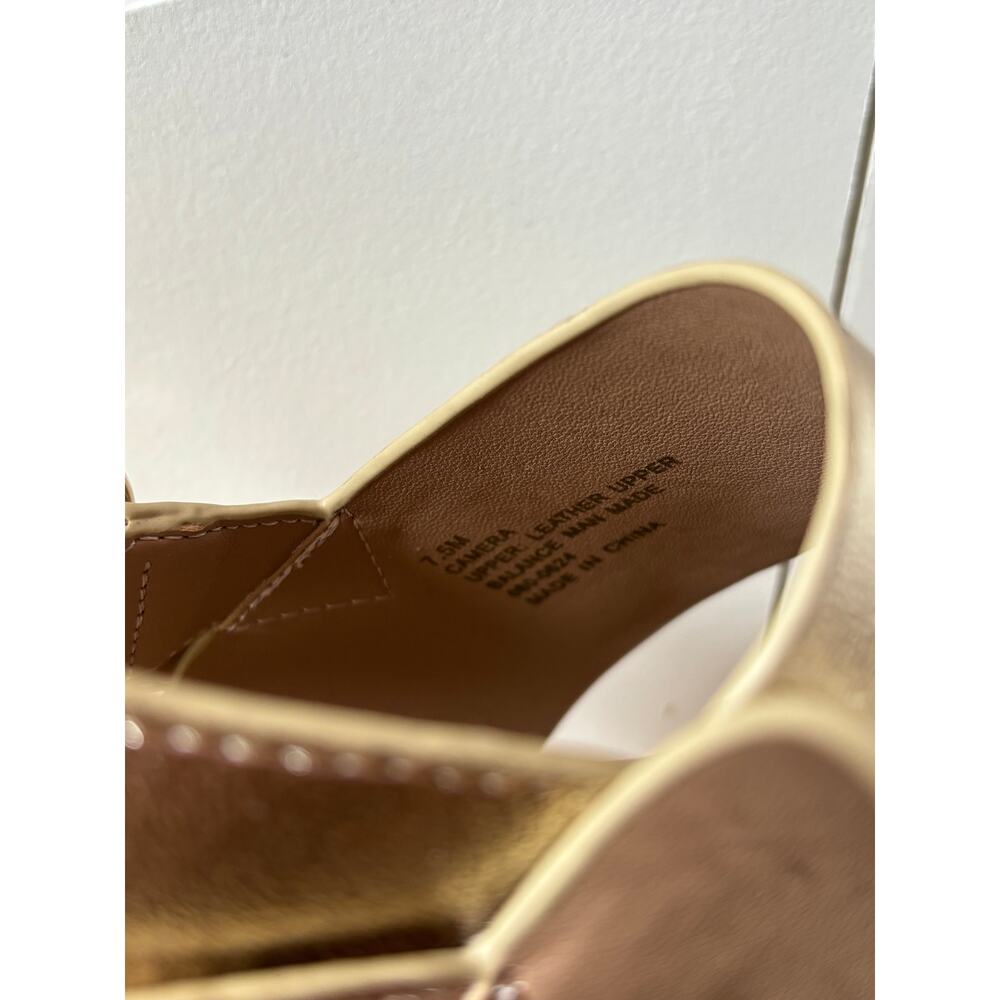 Aerosoles Gold Leather Block Heel Sandals 7.5W - Picture 8 of 8